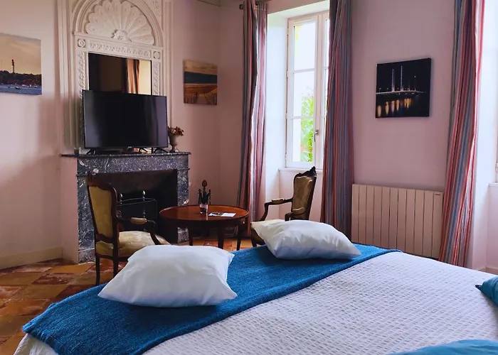 Chateau Lafite Monteil - Proche Bordeaux Bed and Breakfast Salleboeuf